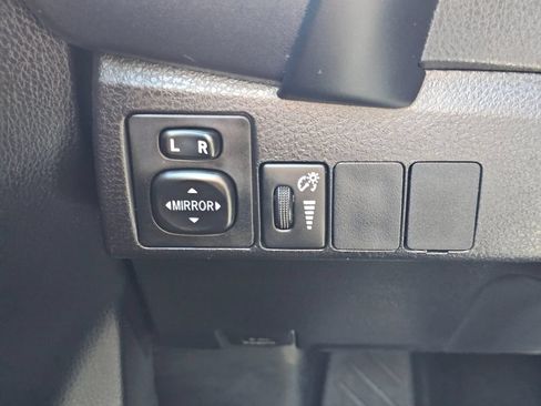 Used 2017 Toyota Corolla LE FWD image 30