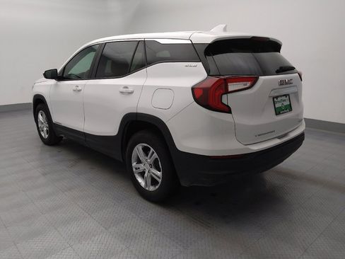 Used 2024 GMC Terrain SLE image 3