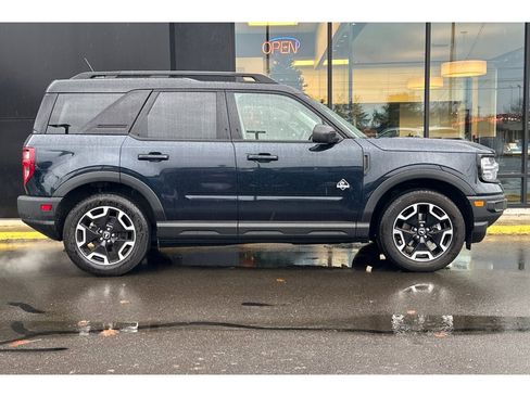 Used 2022 Ford Bronco Sport Outer Banks w/ Tech Package image 3