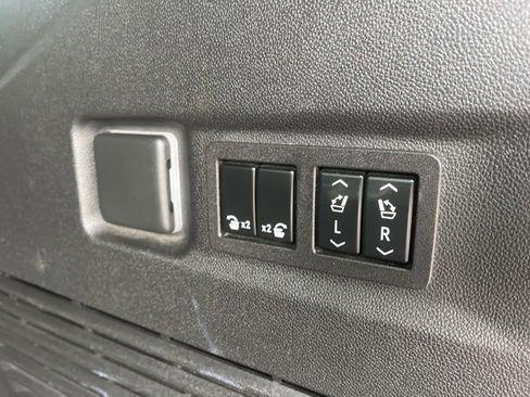 Used 2023 GMC Yukon XL Denali image 47