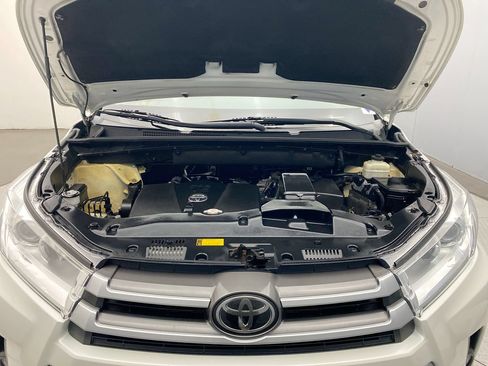 Used 2018 Toyota Highlander Plus AWD/4WD image 11