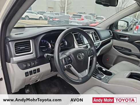 Used 2014 Toyota Highlander Limited w/ Driver Technology Package image 9