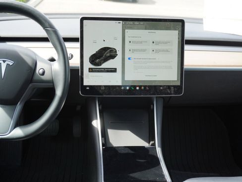 Used 2019 Tesla Model 3 Mid Range image 15