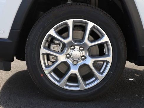 New 2024 Jeep Compass Latitude w/ Sun and Sound Group image 6