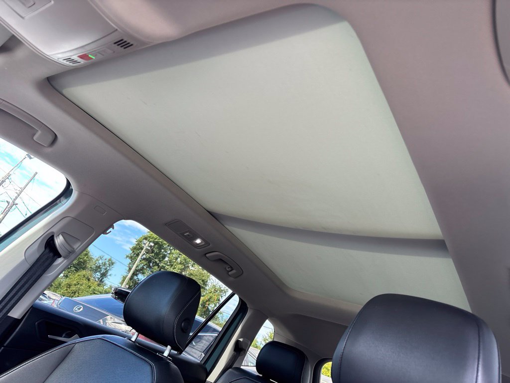 Used 2021 Volkswagen Tiguan SE w/ Panoramic Sunroof Package AWD/4WD image 28