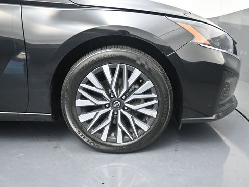 Used 2024 Nissan Altima 2.5 SV image 5