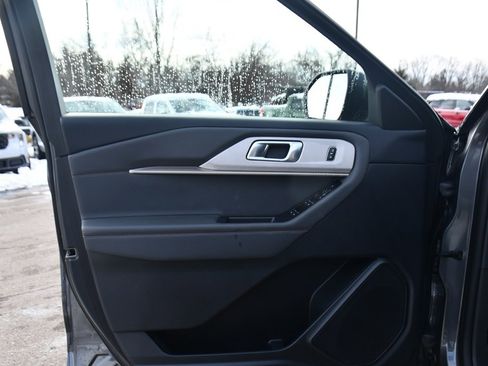 Used 2025 Ford Explorer Active image 24