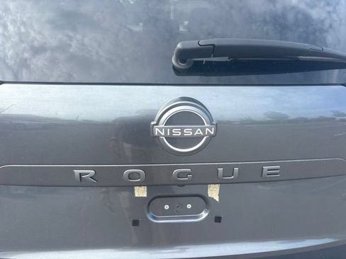 Used 2025 Nissan Rogue SV FWD image 14
