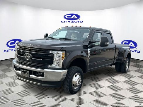 Used 2018 Ford F350 XLT image 9