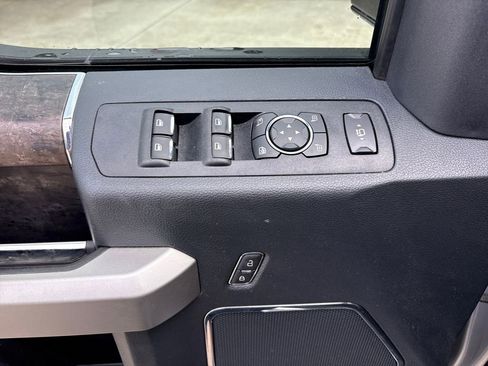 Certified 2022 Ford F250 Lariat w/ Chrome Package image 17