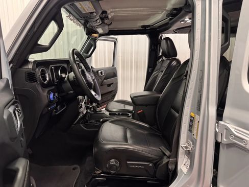 Used 2023 Jeep Wrangler Unlimited Sahara AWD/4WD image 32