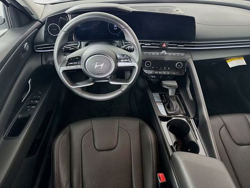Certified 2025 Hyundai Elantra Limited image 24