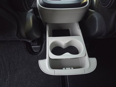 Used 2023 Chrysler Pacifica Touring-L image 25