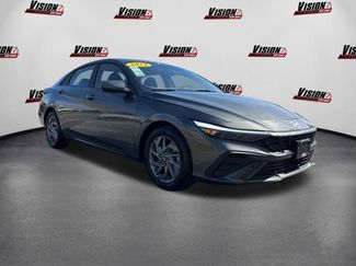 Used 2024 Hyundai Elantra SEL FWD video 3