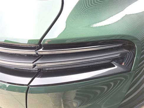 Used 2025 Porsche Macan Electric image 27