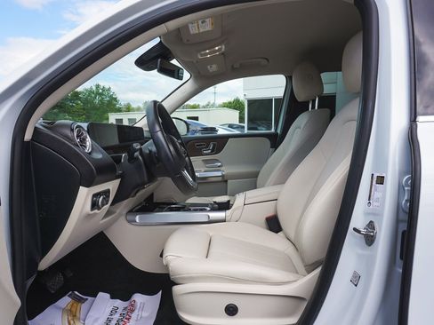 Used 2023 Mercedes-Benz EQB 300 4MATIC image 34