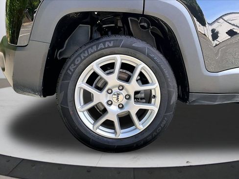 Certified 2022 Jeep Renegade Latitude AWD/4WD image 35