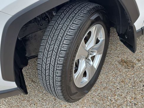 Used 2021 Toyota RAV4 XLE FWD image 29