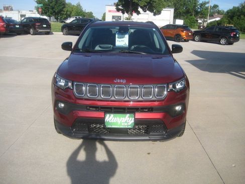 Used 2022 Jeep Compass Latitude w/ Convenience Group AWD/4WD image 2