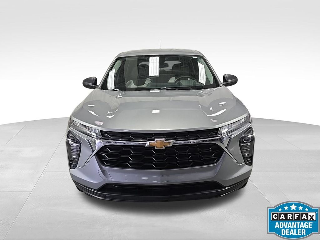 Used 2024 Chevrolet Trax LS FWD image 2
