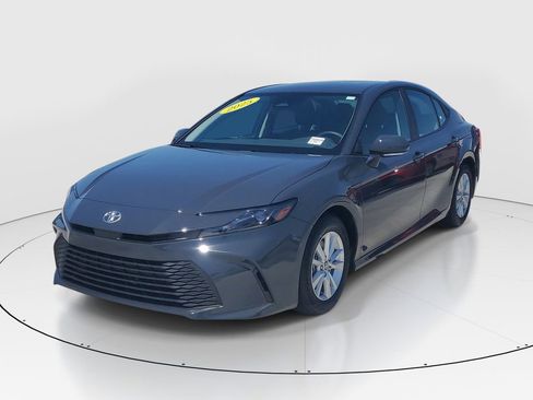 Used 2025 Toyota Camry LE w/ Convenience Package FWD image 3