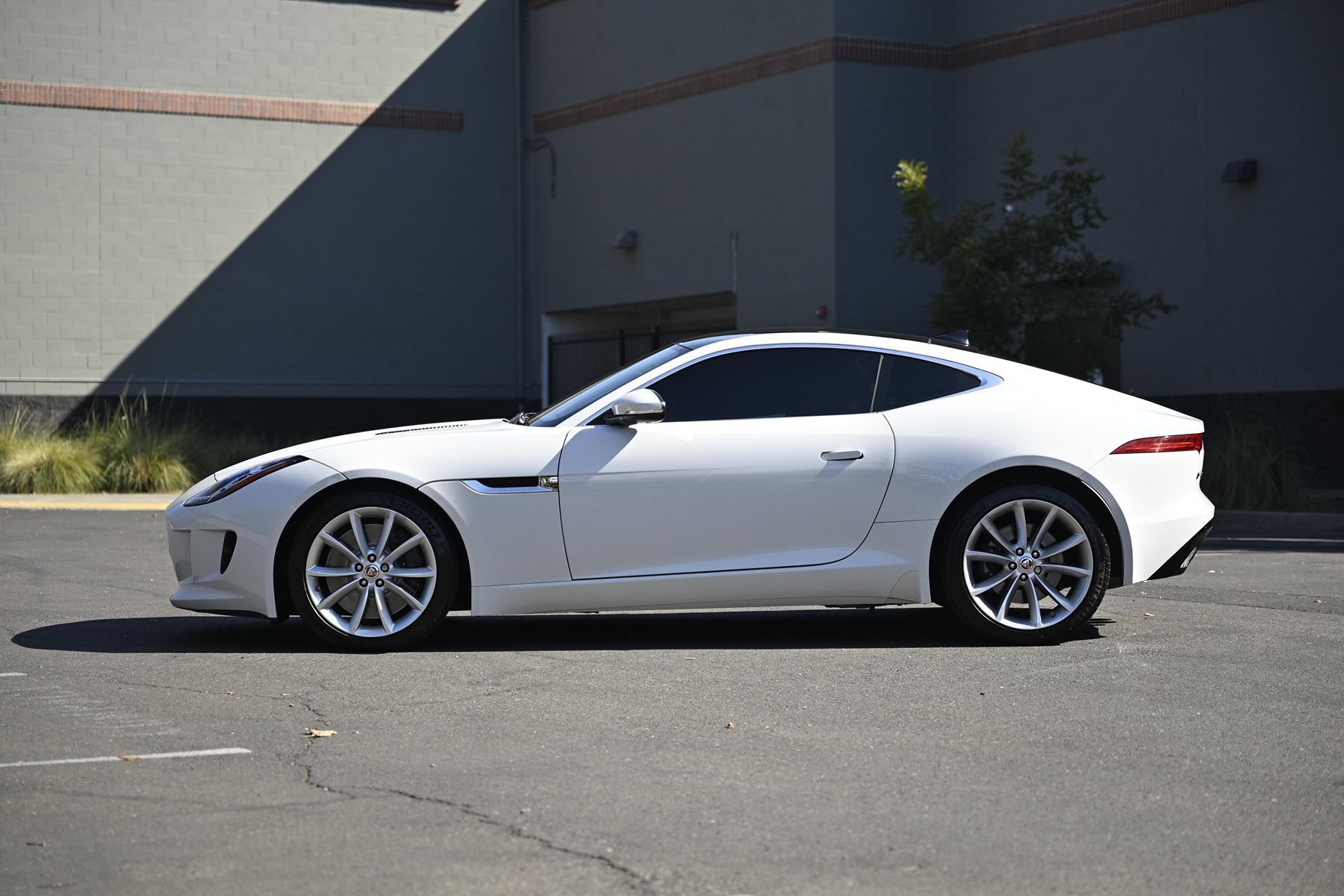 Used 2016 Jaguar F-TYPE S RWD image 12