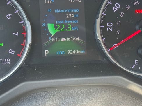 Used 2019 Toyota RAV4 XLE Premium w/ Cold Weather Package AWD/4WD image 25