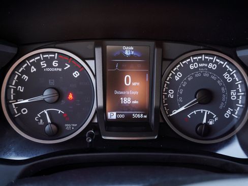 Certified 2023 Toyota Tacoma TRD Off-Road AWD/4WD image 38