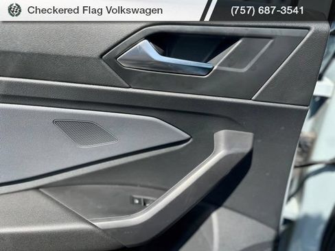 Used 2025 Volkswagen Jetta SEL FWD image 24