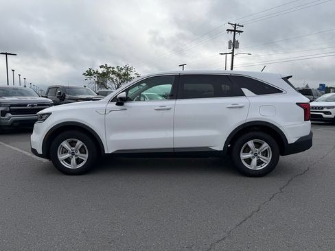 Certified 2022 Kia Sorento LX FWD image 4