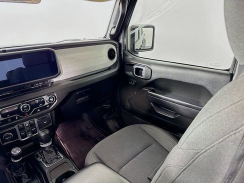 Used 2024 Jeep Gladiator Sport AWD/4WD image 22