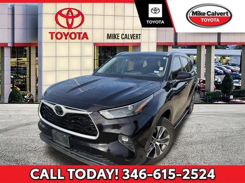 Used 2022 Toyota Highlander XLE FWD image 1