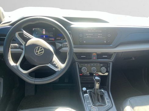 Used 2023 Volkswagen Taos SE w/ Panoramic Sunroof Package AWD/4WD image 10