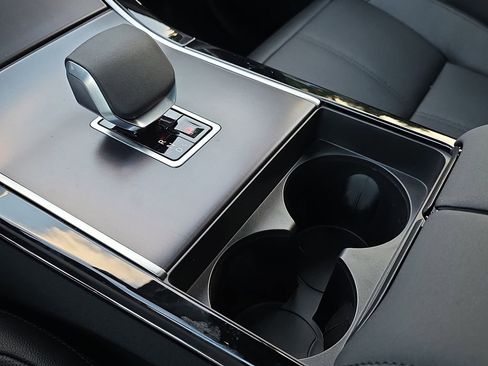 New 2026 Land Rover Range Rover Velar Dynamic SE AWD/4WD image 25