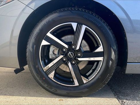 Used 2024 Nissan Sentra SV image 11