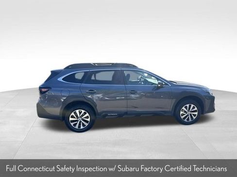 Certified 2025 Subaru Outback Premium AWD/4WD image 9