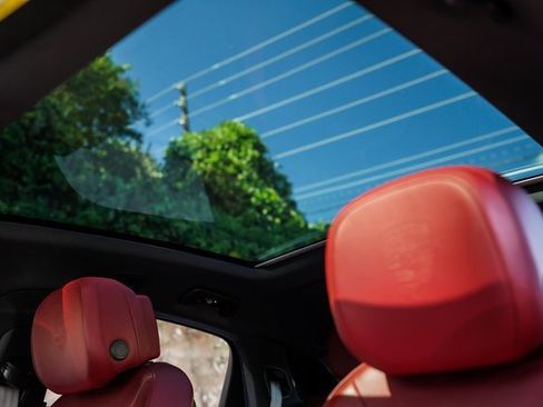 Used 2023 Porsche Cayenne Platinum Edition image 33