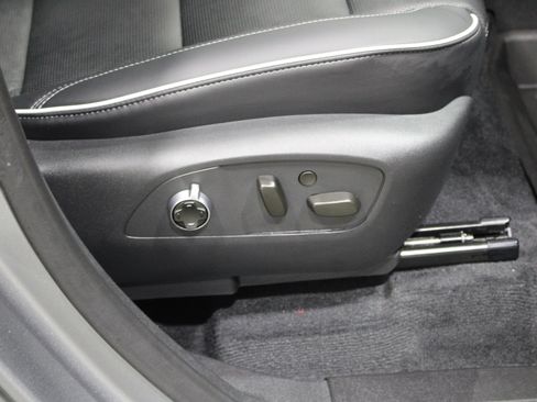 Used 2025 Buick Enclave Avenir AWD/4WD image 28