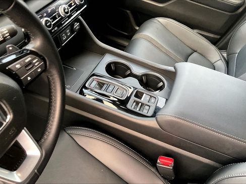 Used 2025 Honda Pilot Touring image 16