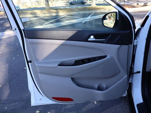 Used 2019 Hyundai Tucson SE image 23