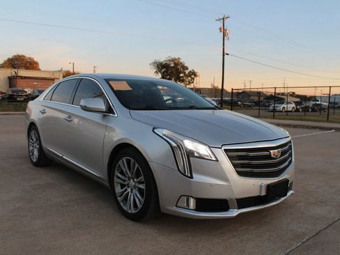 Used 2019 Cadillac XTS Luxury image 2