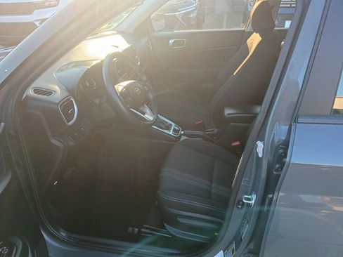Used 2025 Hyundai Venue SEL FWD image 4