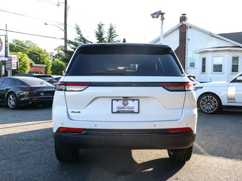 Used 2023 Jeep Grand Cherokee Altitude AWD/4WD image 7