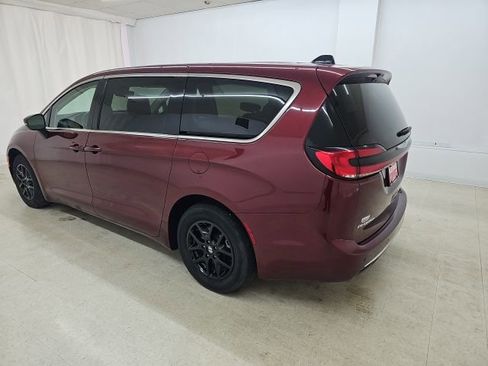Used 2023 Chrysler Pacifica Touring-L FWD image 15