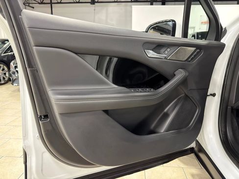 Used 2020 Jaguar I-PACE SE image 36