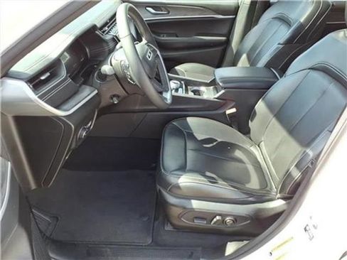 Used 2024 Jeep Grand Cherokee L Limited w/ Luxury Tech Group II image 44