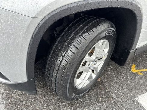 Used 2020 Chevrolet Traverse LT w/ LPO, Black Accent Package image 10