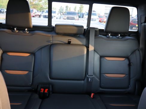 Certified 2024 GMC Sierra 1500 AT4 w/ Technology Package AWD/4WD image 13