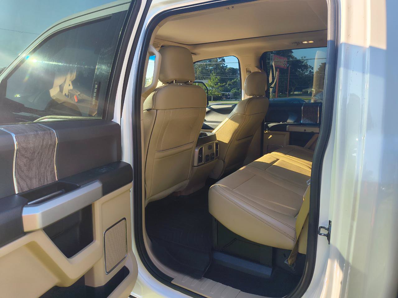 Used 2018 Ford F350 Lariat w/ Lariat Ultimate Package AWD/4WD image 14