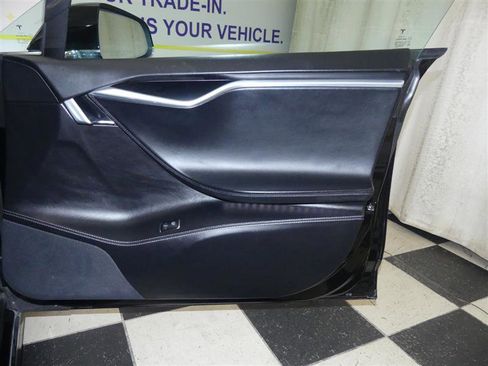 Used 2017 Tesla Model S 60D image 22